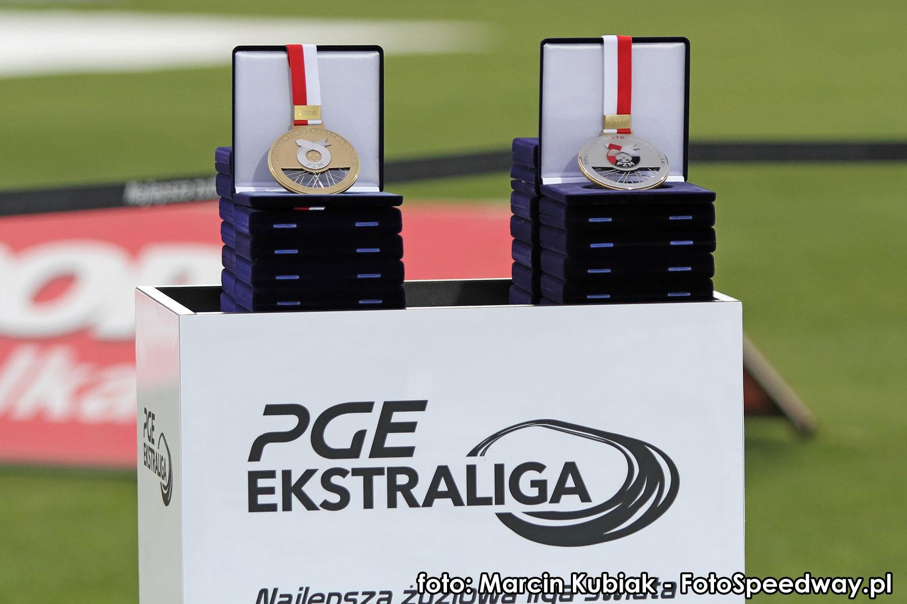 PGE Ekstraliga 2020: dekoracja złotych i srebrnych medalistów (wideo)